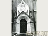 Главный портал костела.  Фотография 1987 года.