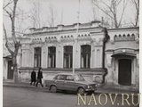 Фрагмент главного фасада
Автор фотографии - Ванслав Е.А., фотография 1989 года