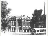 Здание женской прогимназии в Ачинске в 1950-е годы.