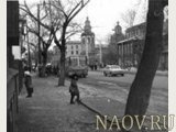 Вид Пкровской площади в перспективе улицы Сурикова на север. Фотография 1980-х годов.
