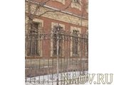Фрагмент ограды Архиерейского дома
Автор фотографии - Разваляев Е.О., фотография 2011 года