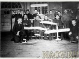 Кружок авиамоделистов при клубе железнодорожников. Из фондов ККМ.
Автор фотографии - не известен, фотография 1930-х годов