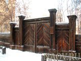 Ворота и ограда усадьбы В.И.Сурикова. Фотография 2011 года.